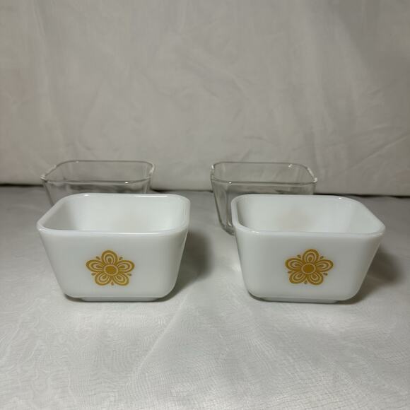 Vintage Pyrex Butterfly Gold 501-B Refrigerator Dish Set Of 2 No Lids & 2 Clear - Picture 1 of 7